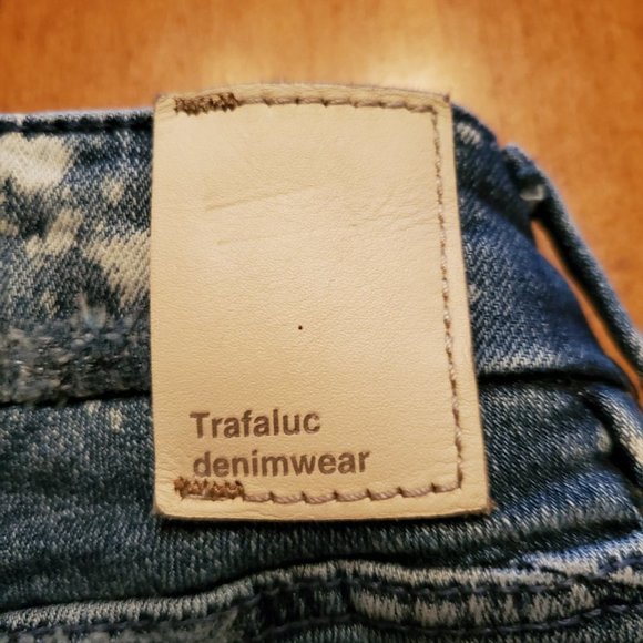 ZARA Trafaluc Denimwear Distressed Bleach Splattered Jeans Raw Hem Sz 6 US - Picture 7 of 7